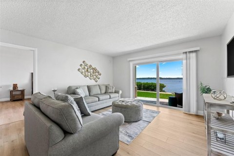 Condo in Port Orange, Florida, 2 bedrooms № 2258739 - photo 16