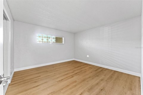 Condo in Port Orange, Florida, 2 bedrooms № 2258739 - photo 27