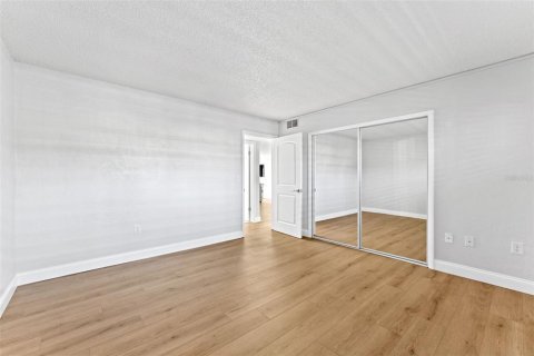 Condo in Port Orange, Florida, 2 bedrooms № 2258739 - photo 28