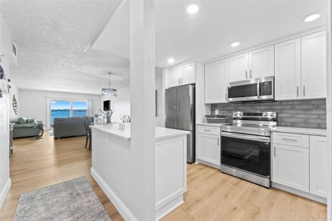Condo in Port Orange, Florida, 2 bedrooms № 2258739 - photo 2