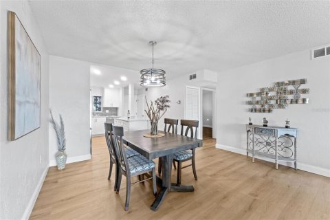 Condo in Port Orange, Florida, 2 bedrooms № 2258739 - photo 14