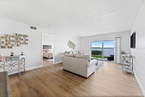 Condo in Port Orange, Florida, 2 bedrooms № 2258739 - photo 15