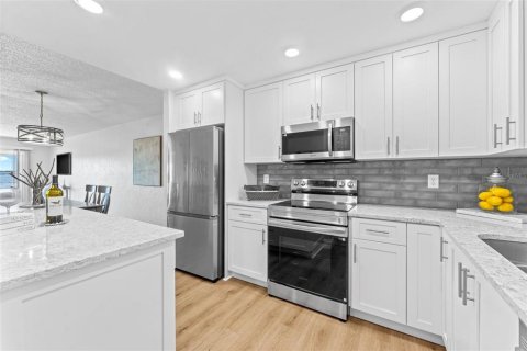 Condo in Port Orange, Florida, 2 bedrooms № 2258739 - photo 10