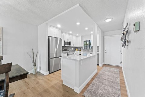 Condo in Port Orange, Florida, 2 bedrooms № 2258739 - photo 8