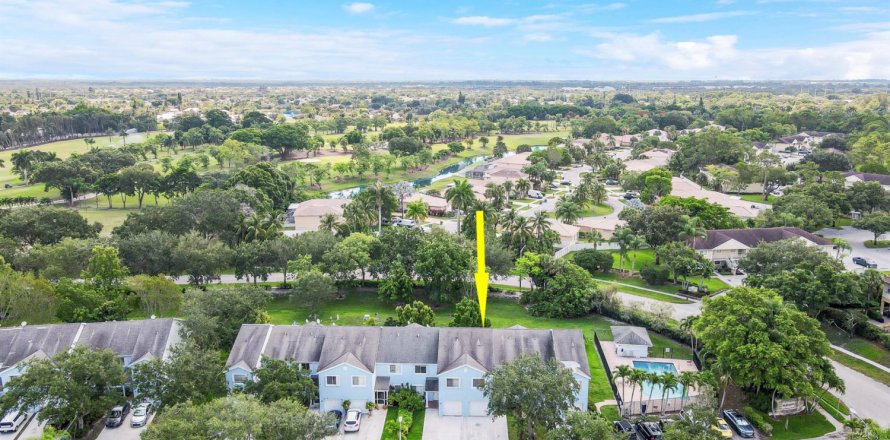 Townhouse in Royal Palm Beach, Florida 4 bedrooms, 189.71 sq.m. № 1207419