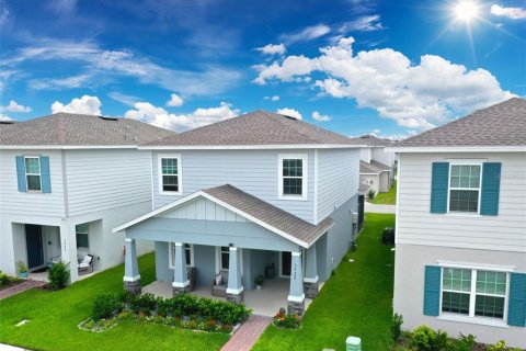 House in Apopka, Florida 3 bedrooms, 197.79 sq.m. № 2279917