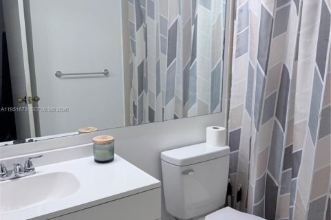 Снять в аренду кондоминиум в Дорал, Флорида 2 спальни, 92.16м2, № 2008678 - фото 5