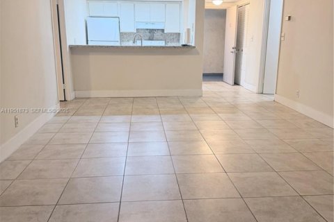 Снять в аренду кондоминиум в Дорал, Флорида 2 спальни, 92.16м2, № 2008678 - фото 17