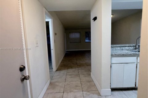 Снять в аренду кондоминиум в Дорал, Флорида 2 спальни, 92.16м2, № 2008678 - фото 21