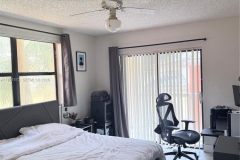 Снять в аренду кондоминиум в Дорал, Флорида 2 спальни, 92.16м2, № 2008678 - фото 4