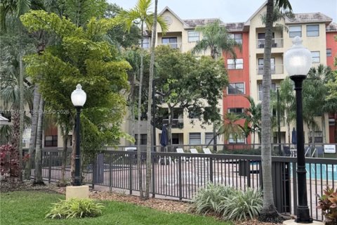 Кондоминиум с 2 спальнями в Дорал, Флорида № 2008678