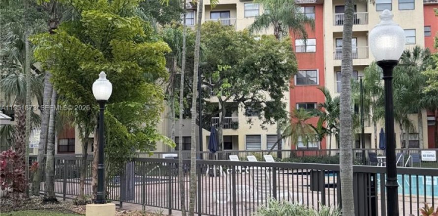 Кондоминиум с 2 спальнями в Дорал, Флорида № 2008678