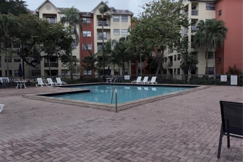 Снять в аренду кондоминиум в Дорал, Флорида 2 спальни, 92.16м2, № 2008678 - фото 11