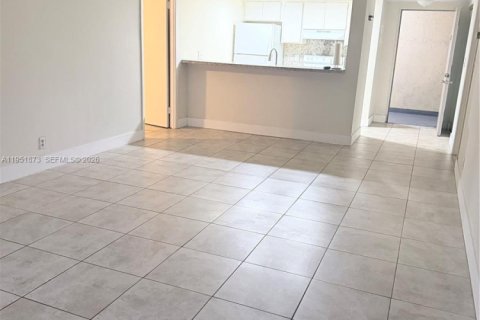 Снять в аренду кондоминиум в Дорал, Флорида 2 спальни, 92.16м2, № 2008678 - фото 29