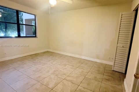 Снять в аренду кондоминиум в Дорал, Флорида 2 спальни, 92.16м2, № 2008678 - фото 23