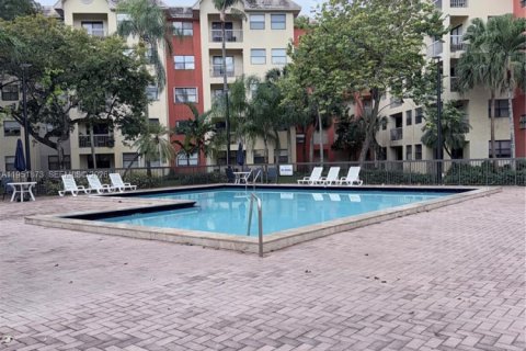 Снять в аренду кондоминиум в Дорал, Флорида 2 спальни, 92.16м2, № 2008678 - фото 13