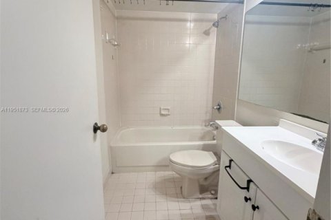 Снять в аренду кондоминиум в Дорал, Флорида 2 спальни, 92.16м2, № 2008678 - фото 27