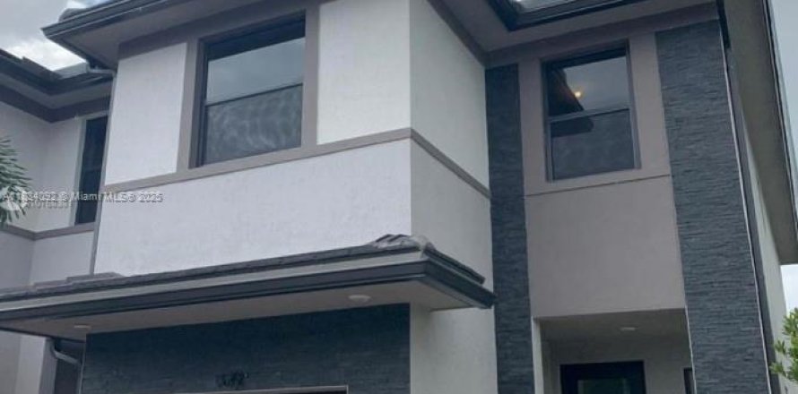 Townhouse in Miami Lakes, Florida 3 bedrooms, 157.19 sq.m. № 1980617