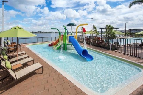 Townhouse in Miami Lakes, Florida 3 bedrooms, 157.19 sq.m. № 1980617 - photo 17