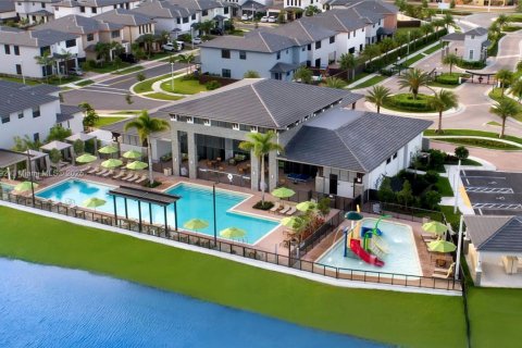 Townhouse in Miami Lakes, Florida 3 bedrooms, 157.19 sq.m. № 1980617 - photo 15