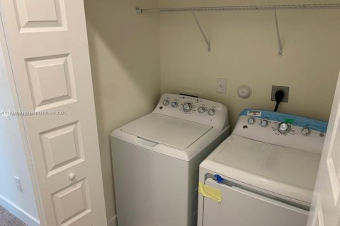 Townhouse in Miami Lakes, Florida 3 bedrooms, 157.19 sq.m. № 1980617 - photo 5