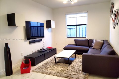 House in Miami, Florida 3 bedrooms, 142.51 sq.m. № 2013052 - photo 5