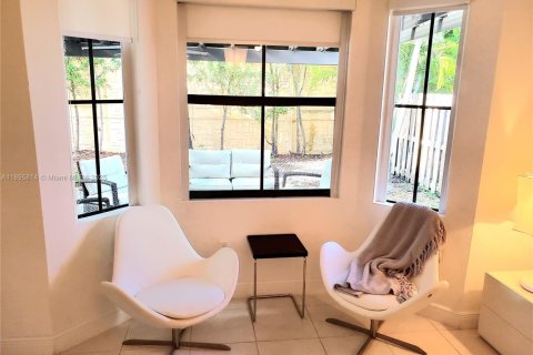 House in Miami, Florida 3 bedrooms, 142.51 sq.m. № 2013052 - photo 20