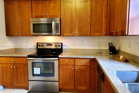 House in Miami, Florida 3 bedrooms, 142.51 sq.m. № 2013052 - photo 15