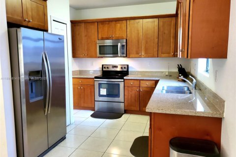 House in Miami, Florida 3 bedrooms, 142.51 sq.m. № 2013052 - photo 14