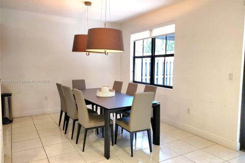 House in Miami, Florida 3 bedrooms, 142.51 sq.m. № 2013052 - photo 9