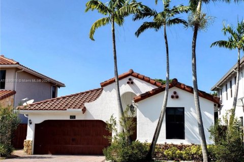 House in Miami, Florida 3 bedrooms, 142.51 sq.m. № 2013052 - photo 3