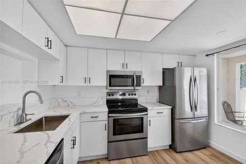 Condo in Hypoluxo, Florida, 2 bedrooms  № 2043179