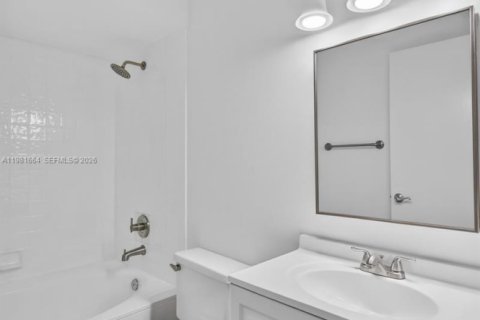 Copropriété à vendre à Hypoluxo, Floride: 2 chambres, 104.98 m2 № 2043179 - photo 26