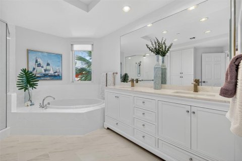 Condo in Saint Petersburg, Florida, 2 bedrooms № 2093812 - photo 24