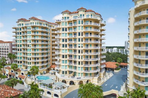 Condo in Saint Petersburg, Florida, 2 bedrooms № 2093812 - photo 2