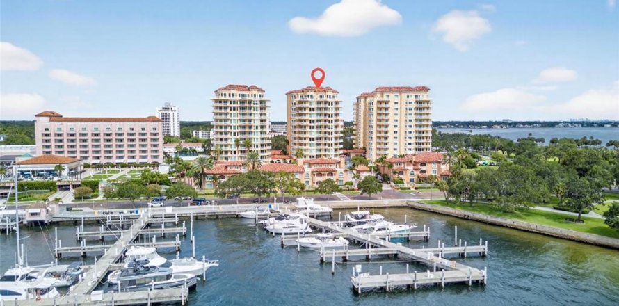 Condo in Saint Petersburg, Florida, 2 bedrooms № 2093812