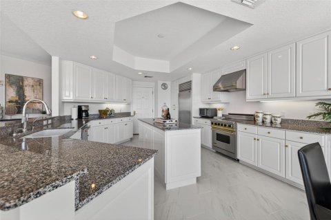 Condo in Saint Petersburg, Florida, 2 bedrooms № 2093812 - photo 12