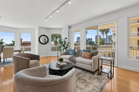 Condo in Saint Petersburg, Florida, 2 bedrooms № 2093812 - photo 6