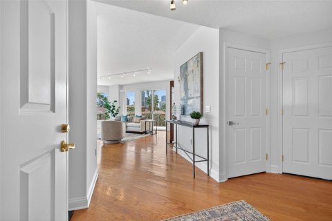 Condo in Saint Petersburg, Florida, 2 bedrooms № 2093812 - photo 4