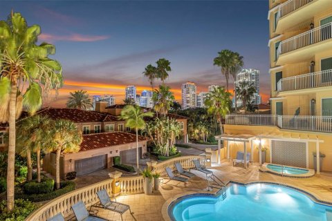 Condo in Saint Petersburg, Florida, 2 bedrooms № 2093812 - photo 3