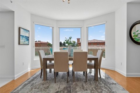 Condo in Saint Petersburg, Florida, 2 bedrooms № 2093812 - photo 9