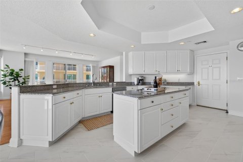 Condo in Saint Petersburg, Florida, 2 bedrooms № 2093812 - photo 13