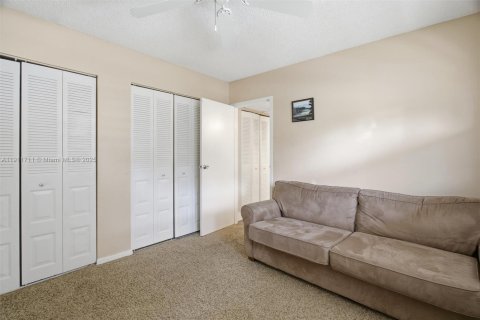 Condo in Margate, Florida, 2 bedrooms  № 1967582 - photo 16