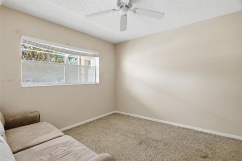 Condo in Margate, Florida, 2 bedrooms  № 1967582 - photo 15