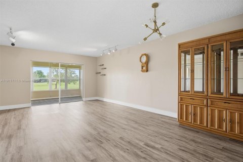 Condo in Margate, Florida, 2 bedrooms  № 1967582 - photo 1