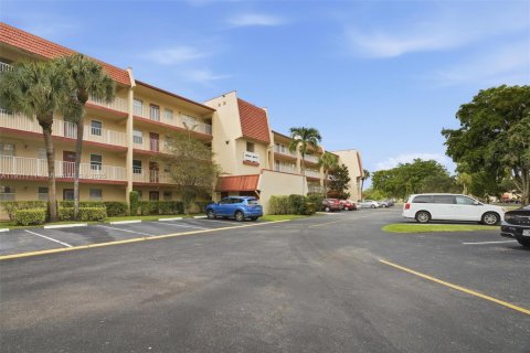 Condo in Margate, Florida, 2 bedrooms  № 1967582 - photo 26