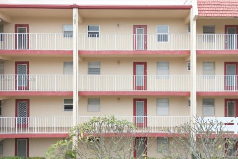 Condo in Margate, Florida, 2 bedrooms  № 1967582 - photo 23