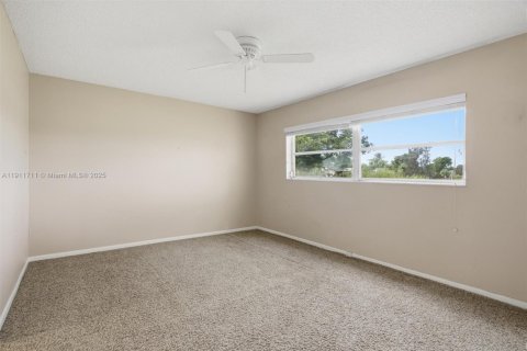 Condo in Margate, Florida, 2 bedrooms  № 1967582 - photo 17