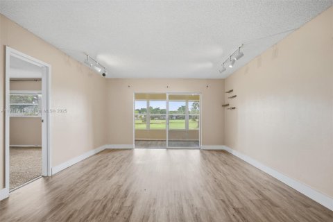 Condo in Margate, Florida, 2 bedrooms  № 1967582 - photo 7