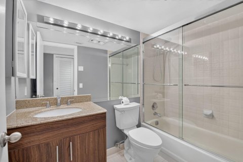 Condo in Boca Raton, Florida, 2 bedrooms № 2402485 - photo 24
